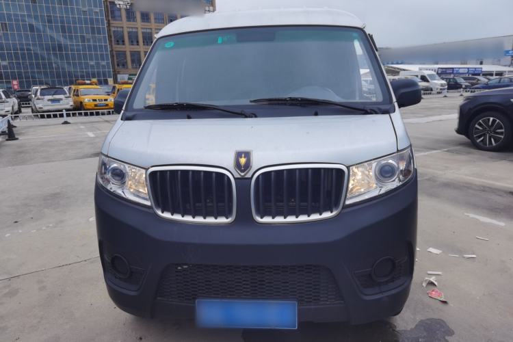 Used Jinbei Hiace X30 2023 1.5L Super-Enjoyment Van 2/5 Seats Non-Air-Conditioned Version SWC15M Front