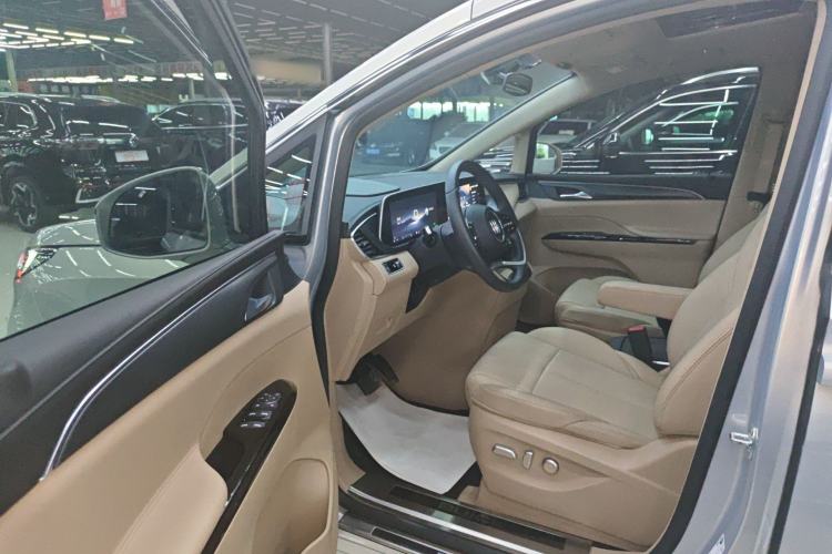 Used Buick GL8 2025 Model Land Executive Class First-Adoption Edition
