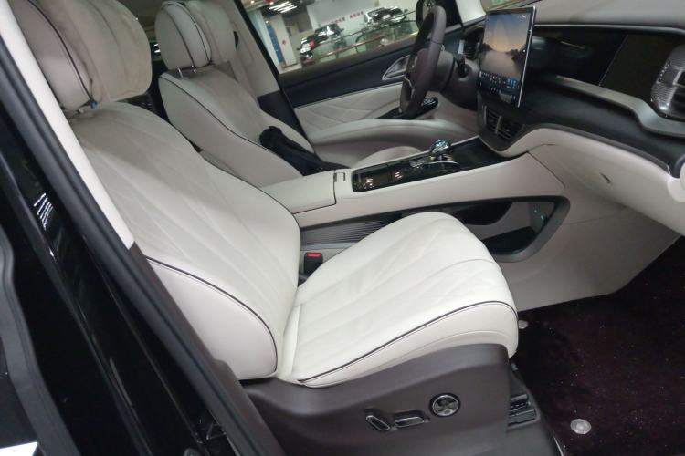 Used Denza D9 2024 DM-i 980 Four-Wheel Drive Prestige Model
