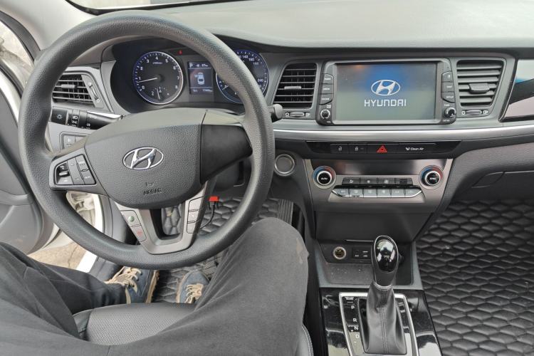 Used Hyundai Mistra 2017 1.6T Automatic Smart GLS China V Standard Center Console