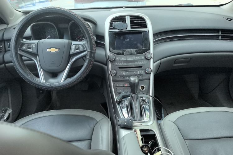 Used Chevrolet Malibu 2013 2.0L Automatic Luxury Edition Center Console