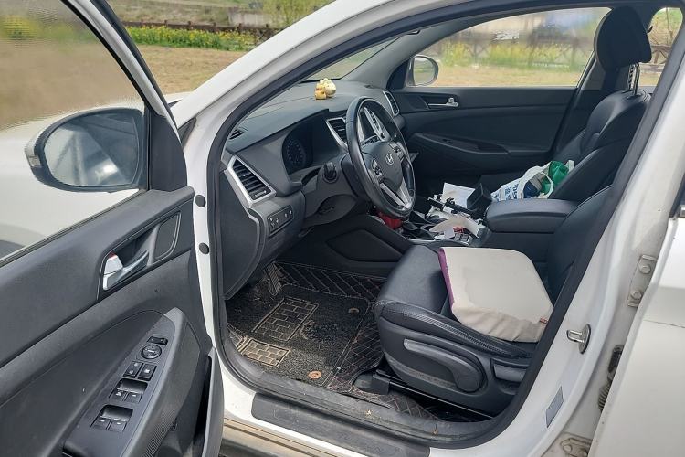 Used Hyundai Tucson 2015 2.0L Automatic Two-Wheel Drive Smart Version
