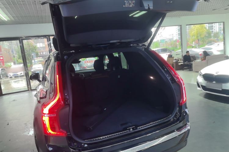 Used Volvo XC90 2024 B5 SmartDrive Luxury Edition 5 Seats Trunk