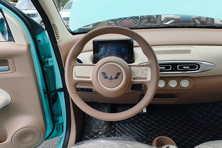 Used Wuling Hongguang MINIEV 2025 Four-Door Version Advanced Edition Steering Wheel