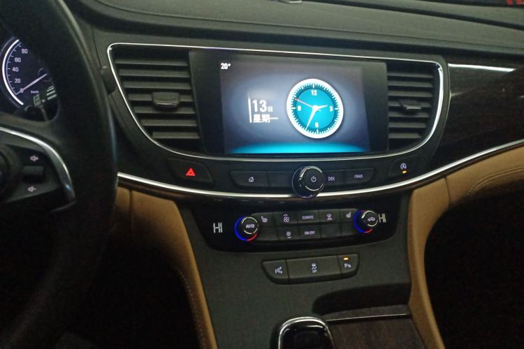 Used Buick LaCrosse 2018 28T Elite Edition Center Console