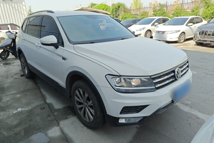 Used Volkswagen Tiguan L 2018 330TSI Automatic Two-Wheel Drive Luxury Edition Front Right 45 Deg