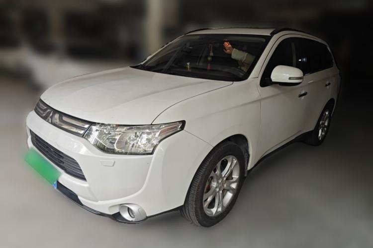 Used Mitsubishi Outlander 2013 2.4L 4x4 Luxury Navigation Edition 5 Seats