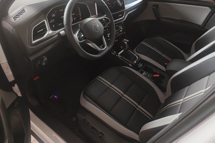 Used Volkswagen T-ROC 2025 Facelift Model 2 300TSI DSG Two-Wheel Drive Chenguang Edition
