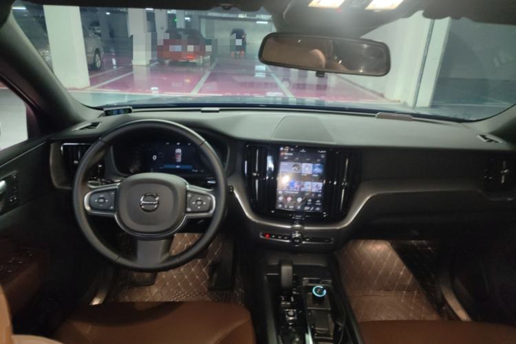 Used Volvo XC60 2025 B5 4x4 Smart Luxury Edition
