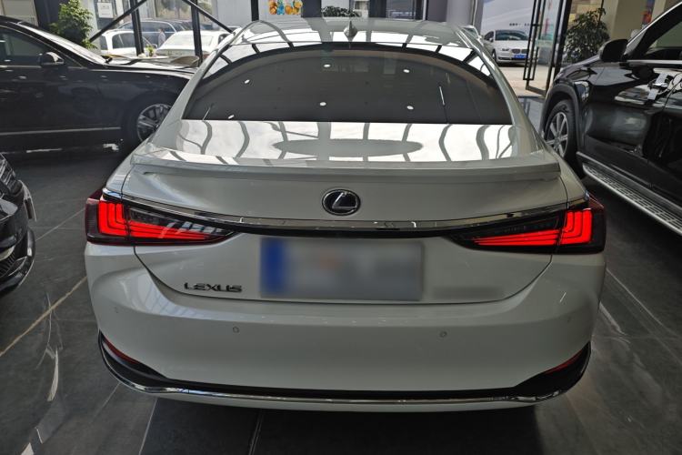 Used Lexus ES 2020 300h Premier Edition