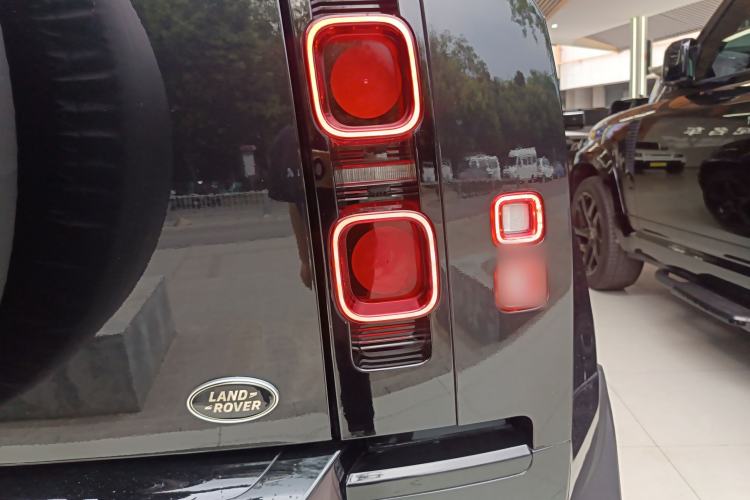 Used Land Rover Defender 2023 90 2.0T P300 SE
