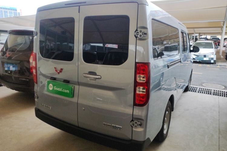 Used Wuling Yangguang 2024 300KM Comfort Version Passenger Van 75kW
