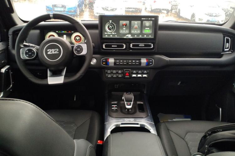 Used 212 T01 2024 2.0T Explorer Center Console