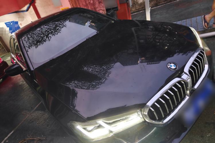 Used BMW 5 Series 2021 Facelifted 530Li Leading Edition M Sport Package Front Right 45 Deg