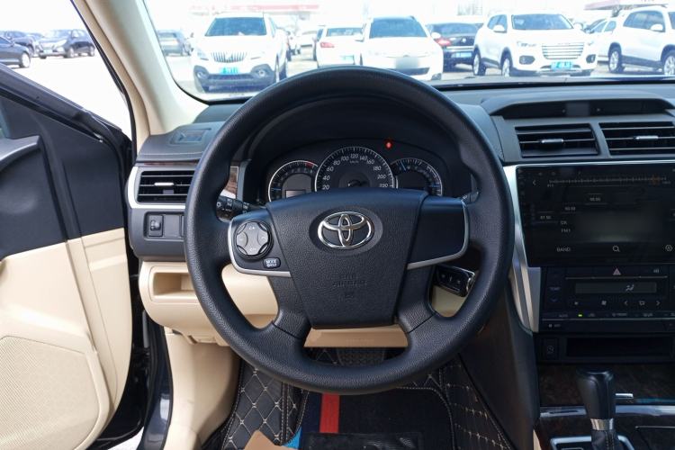 Used Toyota Camry 2016 2.0E 10th Anniversary Elite Edition
