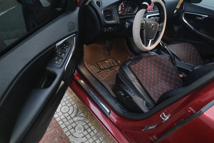 Used Volvo V40 2018 T3 Zhiyi Edition
