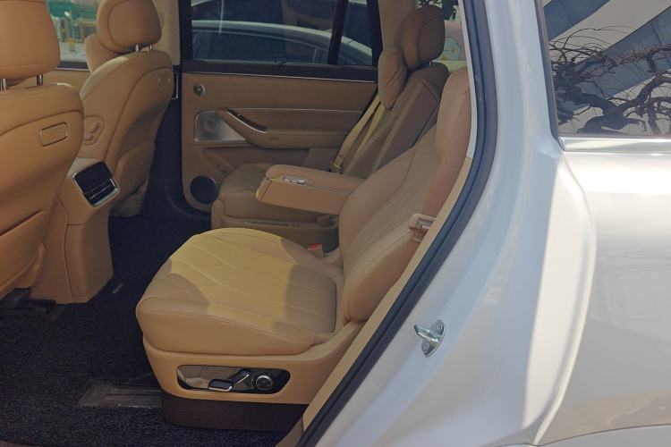 Used Hima AITO M8 2025 Extended-Range Max+ Version 53.4 kWh 6-Seater Edition Left Rear Seat