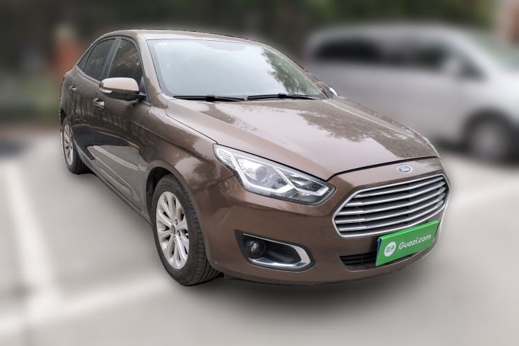 Used Ford Escort 2015 1.5L Automatic Fashion Model Front Right 45 Deg