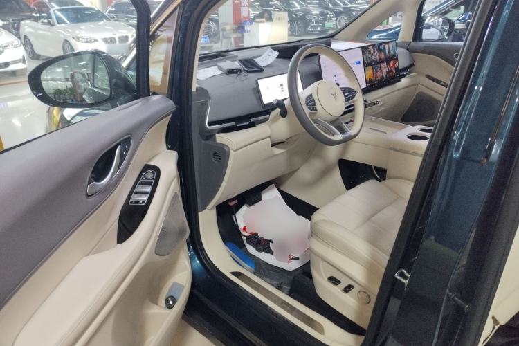 Used VOYAH Dream 2025 PHEV Four-Wheel-Drive Flagship Kunpeng Edition
