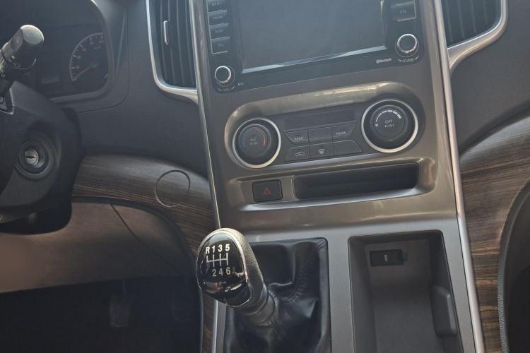 Used FORTHING Lingzhi PLUS 2021 2.0L Manual Luxury 9-Seater