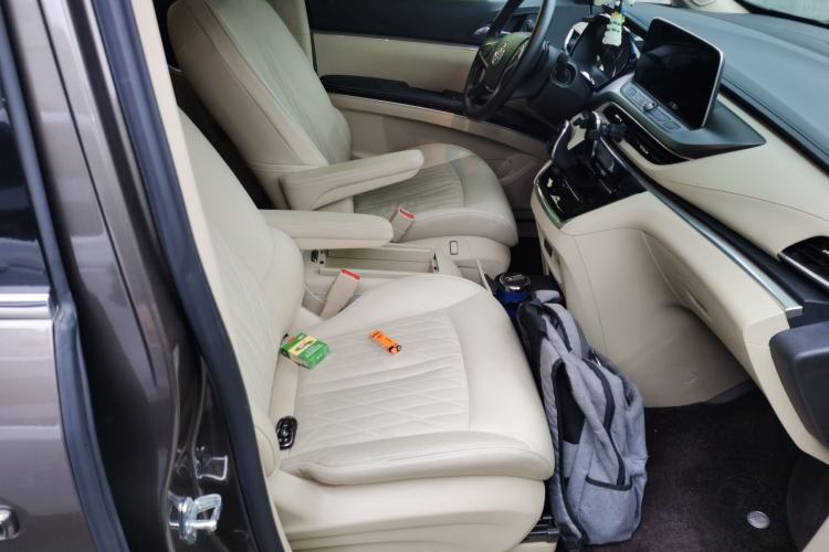 Used Buick GL8 2023 Facelifted Land Cruiser Executive Luxury Version