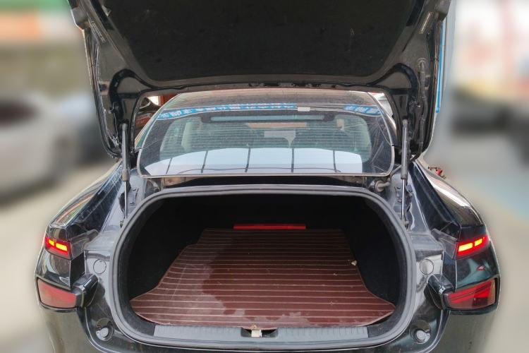 Used XPeng P7 2022 625E Trunk