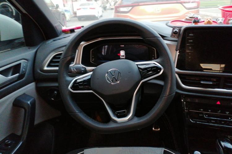 Used Volkswagen T-ROC 2023 300TSI DSG Two-Wheel-Drive Chen Guang Edition
