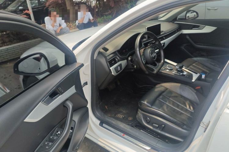 Used Audi A4L 2019 40 TFSI Fashion Edition China VI Emission Standard Driver Seat
