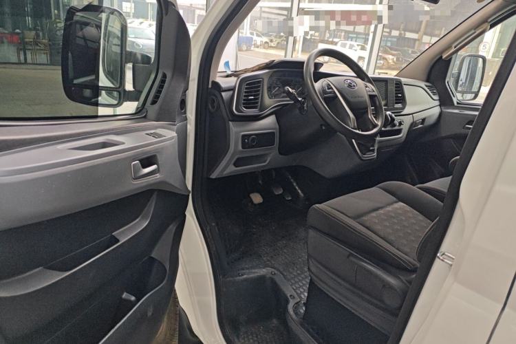 Used SAIC MAXUS Xintu V80 2025 Value Edition Aoyuntong 2.0T Manual Short Wheelbase Ultra-Low Roofline 127 Ps 5/6 Seats
