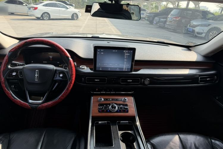 Used Lincoln Aviator 2020 3.0T V6 All-Wheel-Drive Premium Edition Interior 4