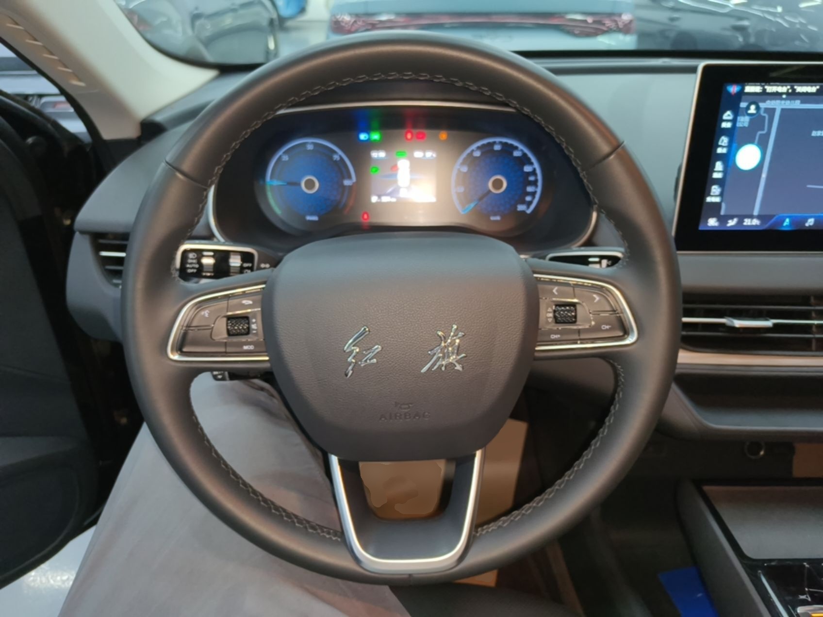 Hongqi E-QM5 2024 610 km PLUS — снимка 13