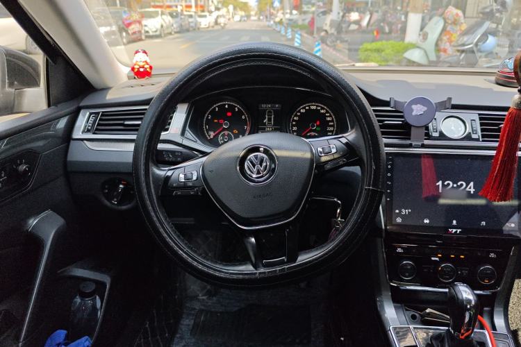 Used Volkswagen Passat 2016 330TSI DSG Luxury Edition Steering Wheel