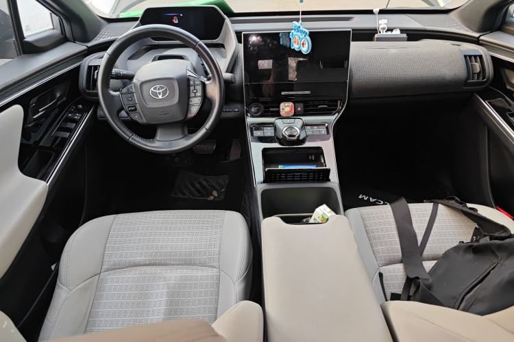 Used Toyota GAC bZ4X 2022 Long-Range Pro Center Console