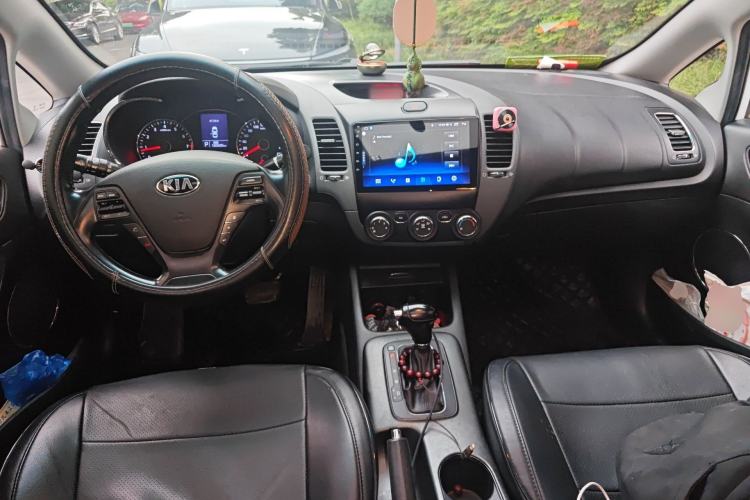 Used Kia K3 2013 1.6L Automatic GLS Center Console