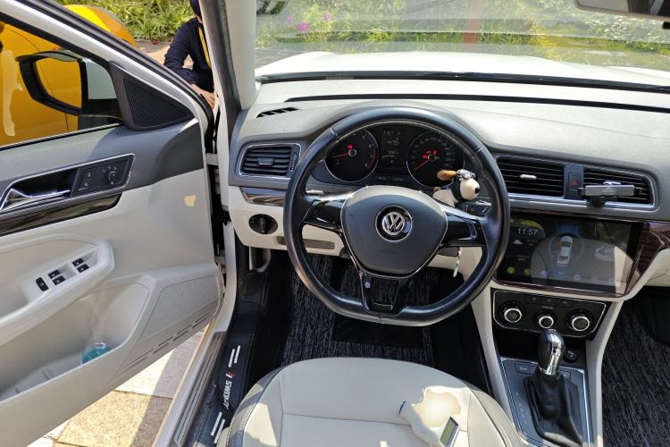 Used Volkswagen Gran Lavida 2015 230TSI DSG Comfort Edition
