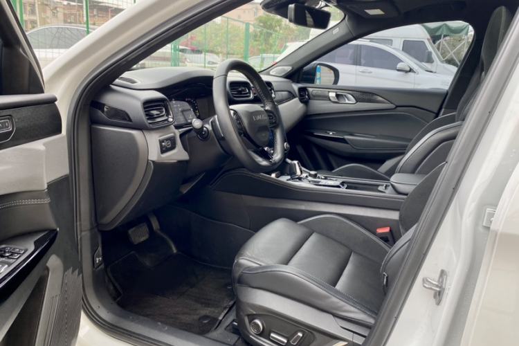 Used Lynk & Co 03 2022 1.5TD DCT JingPro Interior 3