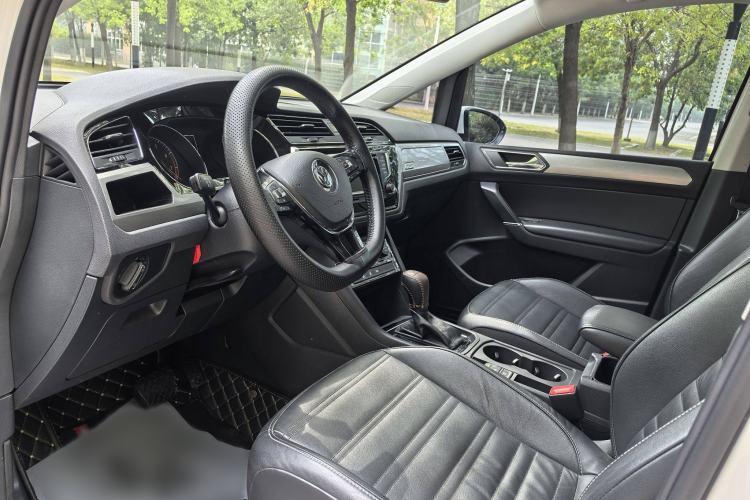 Used Volkswagen Touran 2016 Volkswagen Touran L 280TSI DSG Comfort Edition
