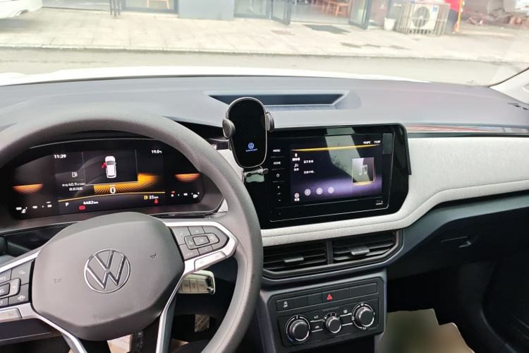 Used Volkswagen Tharu 2025 New Sharp 1.5L Sharp Edition Center Console