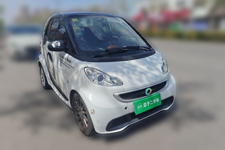 Used smart fortwo 2012 1.0 MHD Hardtop Comfort Edition Front Right 45 Deg