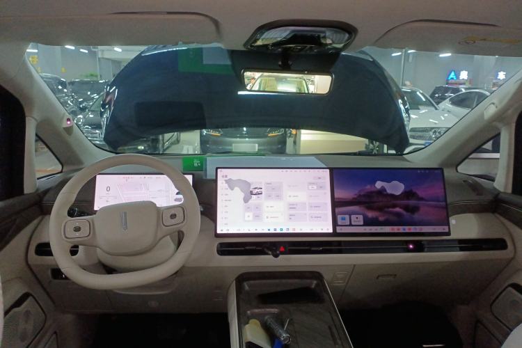 Used Wey Gaoshan 2025 Four-Wheel Drive Alpine 9 Center Console