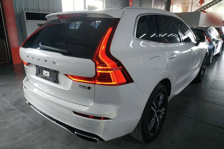 Used Volvo XC60 2019 T5 4x4 Smart & Dynamic Sport Edition China VI Standard