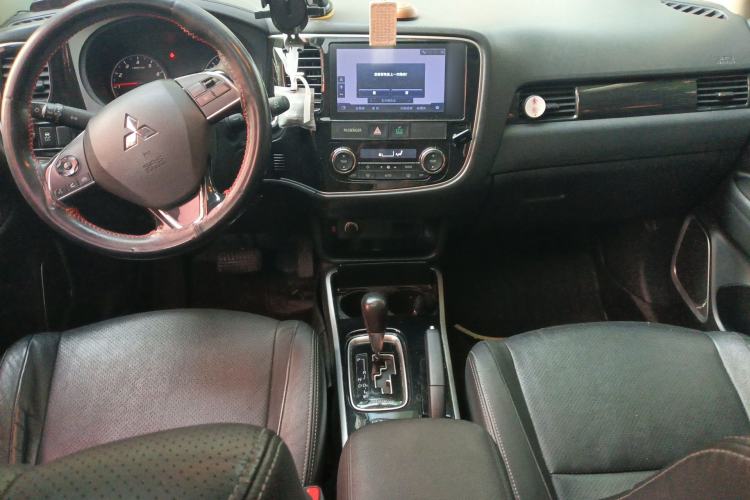 Used Mitsubishi Outlander 2017 2.0L Two-Wheel Drive Glory Edition 5 Seats