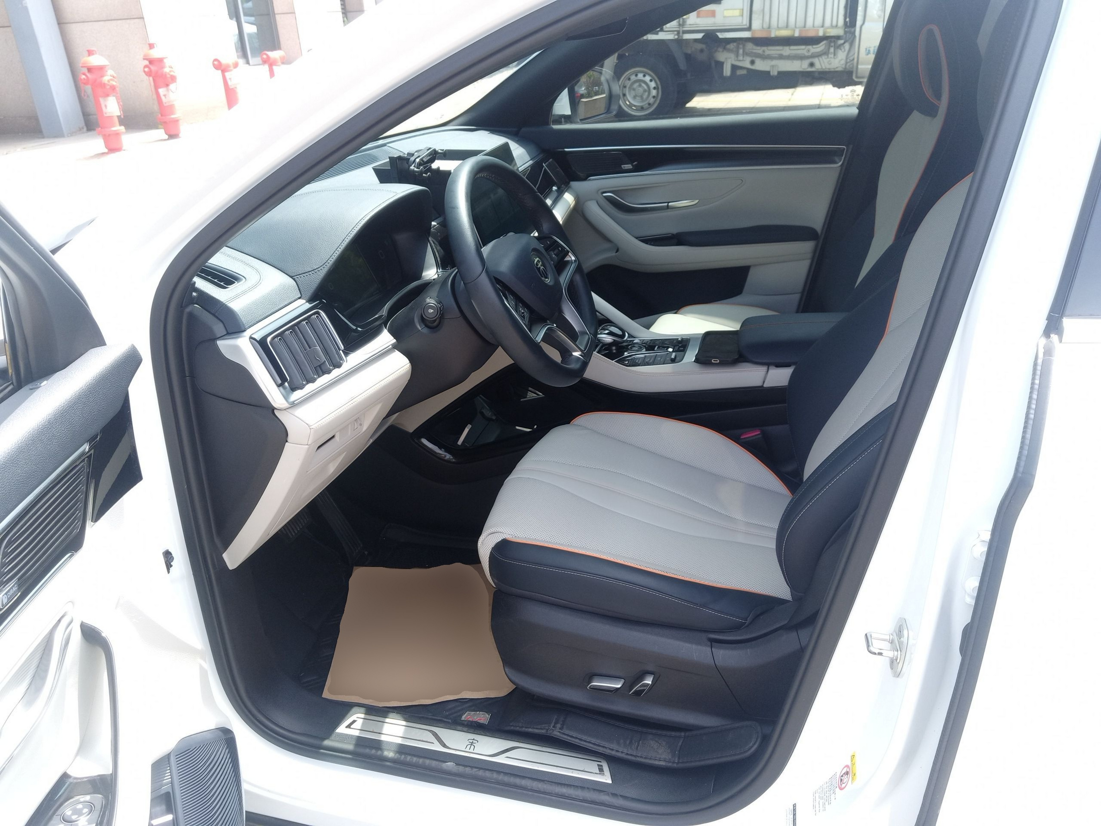 Переднее сиденье в автомобиле