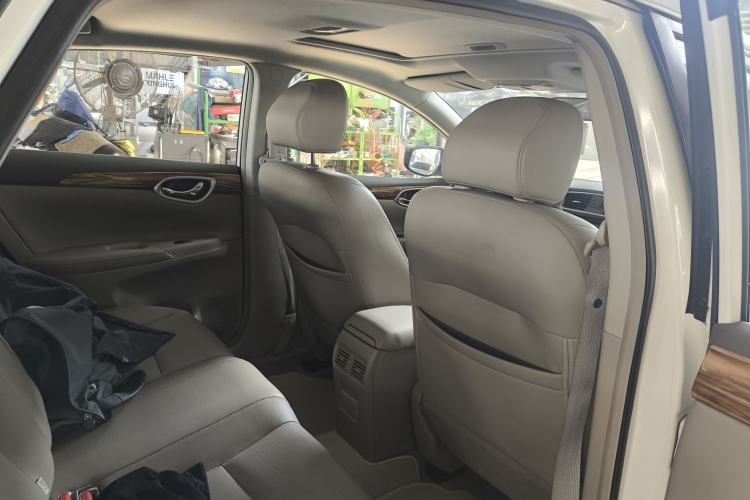 Used Nissan Sylphy 2014 1.6XV CVT Deluxe Edition Interior 10