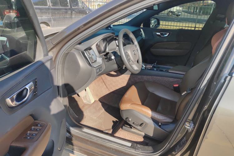 Used Volvo XC60 2022 B5 4x4 Zhiyi Luxury Edition