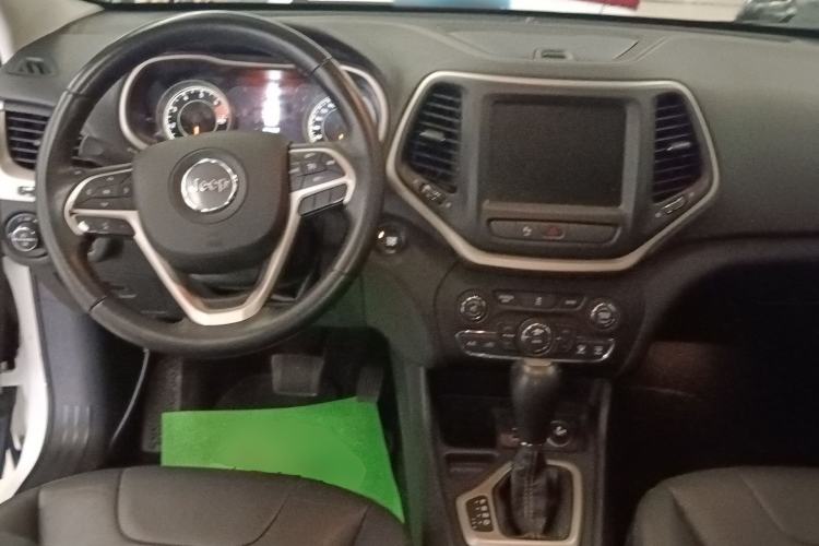 Used Jeep Cherokee 2016 2.0L Superior Edition
