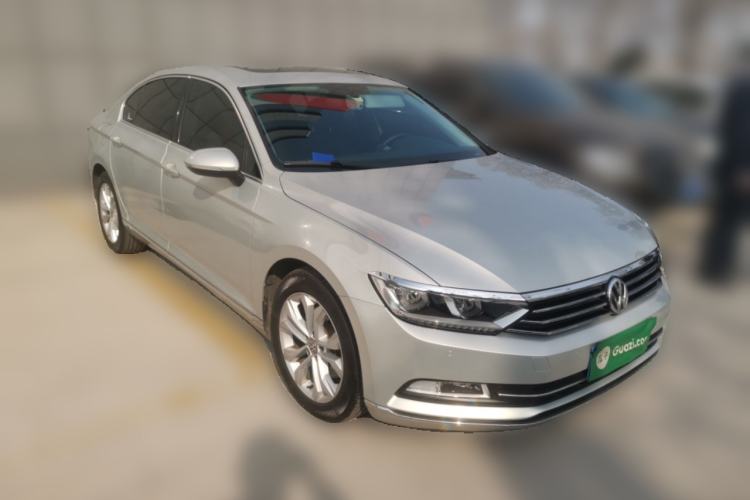 Used Volkswagen Magotan 2018 330TSI DSG Luxury Model Front Right 45 Deg