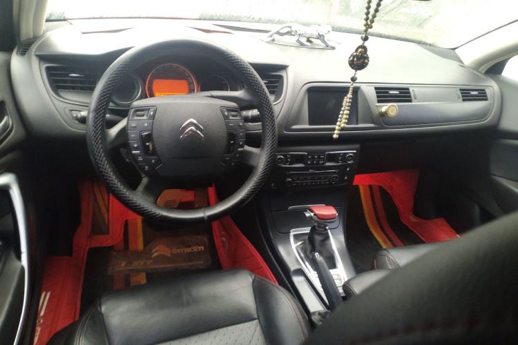 Used Citroen C5 2014 1.6T Automatic Luxury Model Center Console