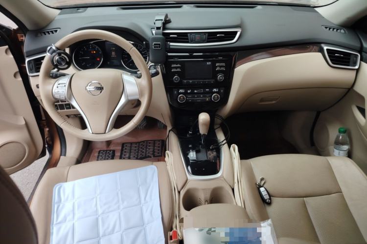 Used Nissan X-Trail 2016 2.5L CVT Sport Edition 4WD Center Console