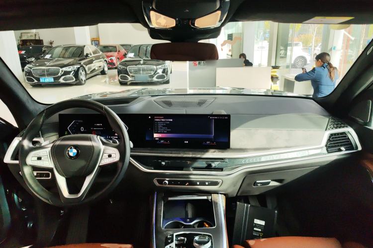 Used BMW X7 2023 xDrive40i Luxury Package with Premium Features